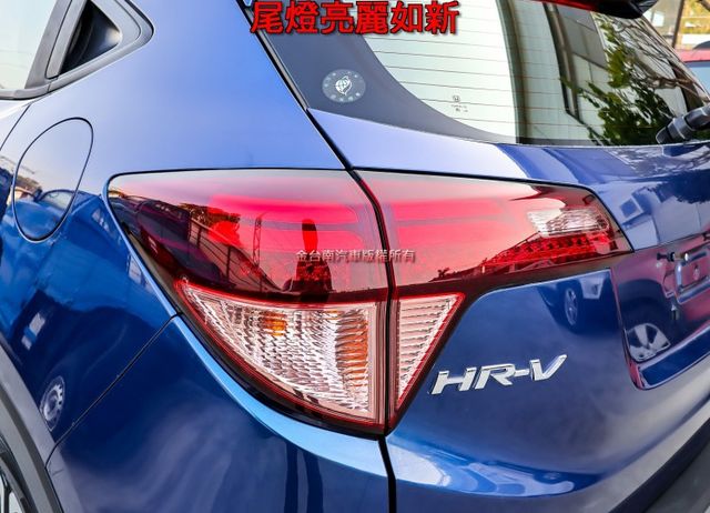 S頂級版✓只跑3.8萬✓原廠保養✓閃蝶藍配色✓LED頭燈✓原廠影音✓NAVI✓倒車顯影✓可全貸✓  第6張相片