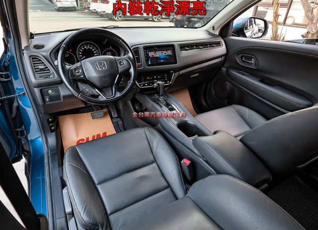 S頂級版✓只跑3.8萬✓原廠保養✓閃蝶藍配色✓LED頭燈✓原廠影音✓NAVI✓倒車顯影✓可全貸✓  第11張相片