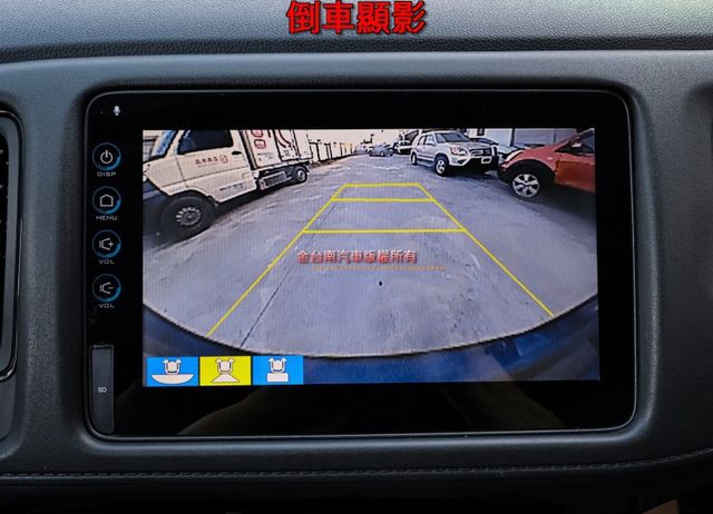 S頂級版✓只跑3.8萬✓原廠保養✓閃蝶藍配色✓LED頭燈✓原廠影音✓NAVI✓倒車顯影✓可全貸✓  第16張相片