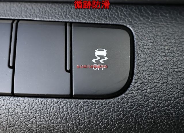 一手車✓全車原鈑件✓循跡防滑✓ABS✓全車六安✓里程保證✓可全貸✓不用殺價就很便宜✓代步通勤好選擇✓  第14張相片