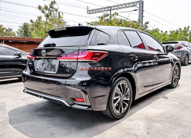 末代豪華版✓雙電動椅✓ACC✓AEB✓車道偏離✓iKEY✓倒車顯影✓全車原板件✓四輪全新胎✓可全貸✓不用殺價就很便宜✓  第2張相片