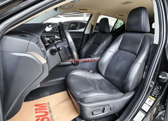 末代豪華版✓雙電動椅✓ACC✓AEB✓車道偏離✓iKEY✓倒車顯影✓全車原板件✓四輪全新胎✓可全貸✓不用殺價就很便宜✓  第9張相片