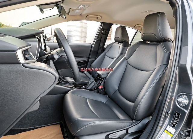 油電豪華版✓25年式11月出厰✓只跑一萬✓全車原板件✓安卓影音✓LV2✓iKEY✓全車九安✓可全貸✓不用殺價就很便宜✓  第8張相片