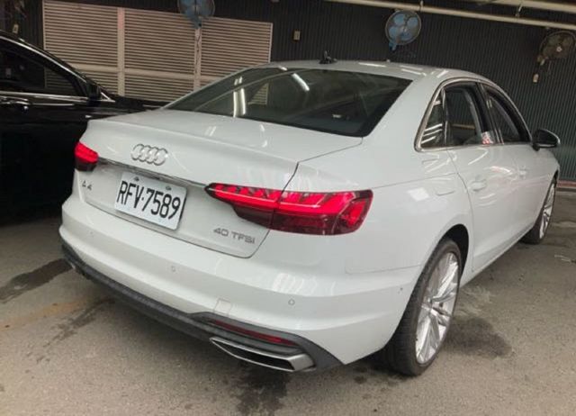 一手25年領牌✓只跑2千✓全車原板件✓雙電動椅✓環景✓衛星導航✓LV2✓19吋鋁圈✓可全貸✓不用殺價就很便宜✓  第2張相片