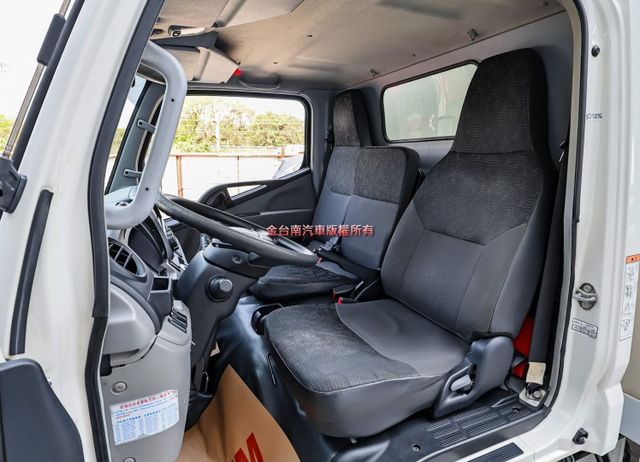 FRP車箱✓自手排✓視野輔助系統✓全車原板件✓附全額發票✓可全貸✓事業打拼好幫手✓不用殺價就很便宜✓  第8張相片