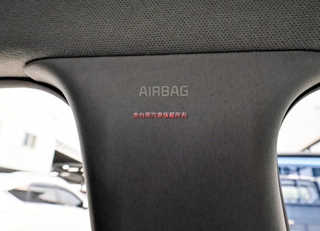 X-LINE✓19年式✓19年領牌✓只跑4.9萬✓原廠保養✓原鈑件✓恆溫✓iKEY✓盲點✓AEB✓衛星導航✓七安✓  第18張相片