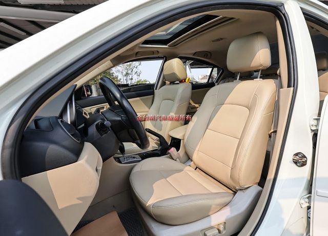 ✓輪胎剛換新✓只跑7.7萬✓全車原鈑件✓電動椅✓天窗✓安卓影音✓恆溫空調✓可全貸✓不用殺價就很便宜✓  第7張相片