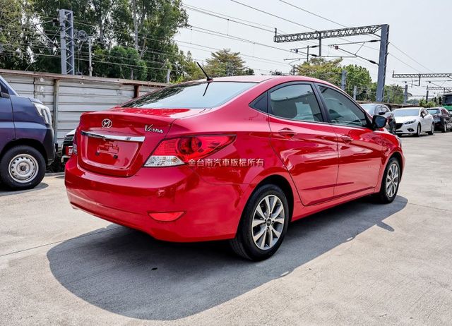 17年式✓旗艦版✓iKEY✓恆溫✓倒車顯影✓只跑6.3萬✓全車原板件✓代步通勤好選擇✓可全貸✓不用殺價就很便宜✓  第4張相片