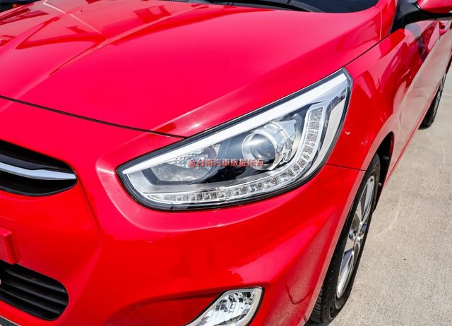 17年式✓旗艦版✓iKEY✓恆溫✓倒車顯影✓只跑6.3萬✓全車原板件✓代步通勤好選擇✓可全貸✓不用殺價就很便宜✓  第7張相片