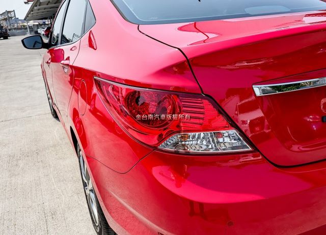17年式✓旗艦版✓iKEY✓恆溫✓倒車顯影✓只跑6.3萬✓全車原板件✓代步通勤好選擇✓可全貸✓不用殺價就很便宜✓  第8張相片