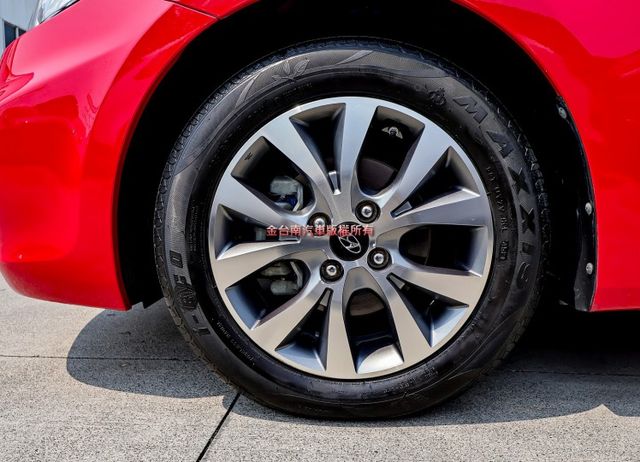 17年式✓旗艦版✓iKEY✓恆溫✓倒車顯影✓只跑6.3萬✓全車原板件✓代步通勤好選擇✓可全貸✓不用殺價就很便宜✓  第10張相片
