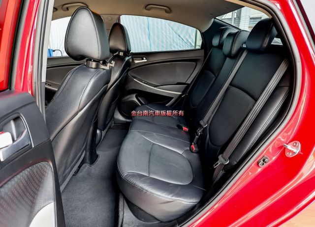 17年式✓旗艦版✓iKEY✓恆溫✓倒車顯影✓只跑6.3萬✓全車原板件✓代步通勤好選擇✓可全貸✓不用殺價就很便宜✓  第12張相片