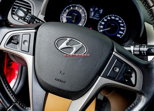 17年式✓旗艦版✓iKEY✓恆溫✓倒車顯影✓只跑6.3萬✓全車原板件✓代步通勤好選擇✓可全貸✓不用殺價就很便宜✓  第14張相片