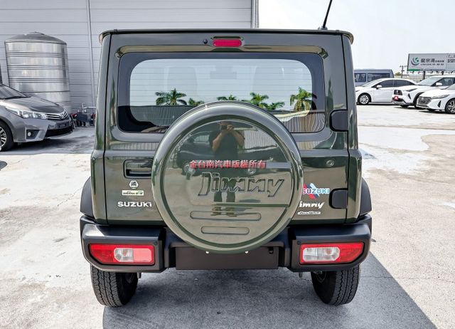 9月出廠10月領牌✓一手只跑1.7萬✓全車原板件✓4WD✓原廠影音✓車載系統✓恆溫✓可全貸✓不用殺價就很便宜✓  第3張相片