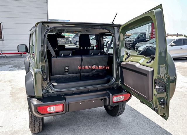 9月出廠10月領牌✓一手只跑1.7萬✓全車原板件✓4WD✓原廠影音✓車載系統✓恆溫✓可全貸✓不用殺價就很便宜✓  第8張相片