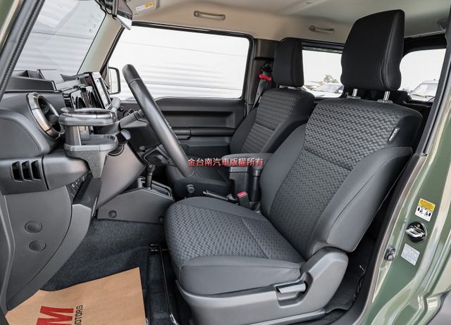 9月出廠10月領牌✓一手只跑1.7萬✓全車原板件✓4WD✓原廠影音✓車載系統✓恆溫✓可全貸✓不用殺價就很便宜✓  第9張相片