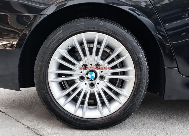 17年式✓總代理✓只跑5.3萬✓雙電動椅✓電動尾門✓衛星導航✓倒車顯影✓iKEY✓車況超好✓可全貸✓不用殺價就很便宜✓  第8張相片