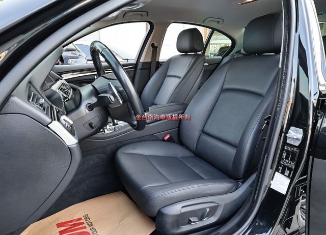 17年式✓總代理✓只跑5.3萬✓雙電動椅✓電動尾門✓衛星導航✓倒車顯影✓iKEY✓車況超好✓可全貸✓不用殺價就很便宜✓  第9張相片