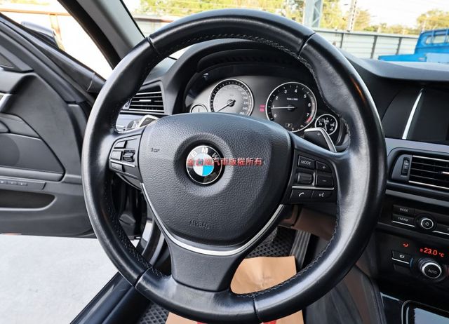 17年式✓總代理✓只跑5.3萬✓雙電動椅✓電動尾門✓衛星導航✓倒車顯影✓iKEY✓車況超好✓可全貸✓不用殺價就很便宜✓  第13張相片