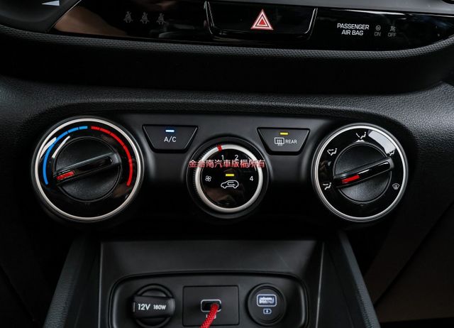 一手車✓只跑6.3萬✓全車原板件✓車況超好✓代步通勤好選擇✓原廠影音✓全車六安✓TCS✓可全貸✓不用殺價就很便宜✓  第17張相片