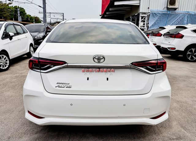 尊爵版✓一手車✓只跑3.7萬✓原鈑件✓原廠保養✓盲點✓iKEY✓恆溫✓九安✓ACC✓AEB✓車道維持✓  第3張相片