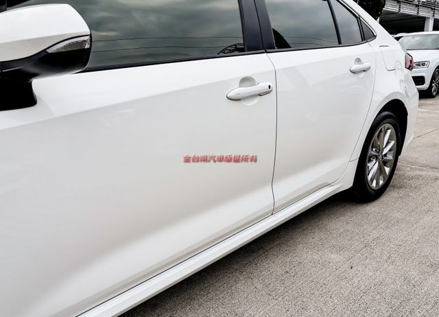 尊爵版✓一手車✓只跑3.7萬✓原鈑件✓原廠保養✓盲點✓iKEY✓恆溫✓九安✓ACC✓AEB✓車道維持✓  第7張相片