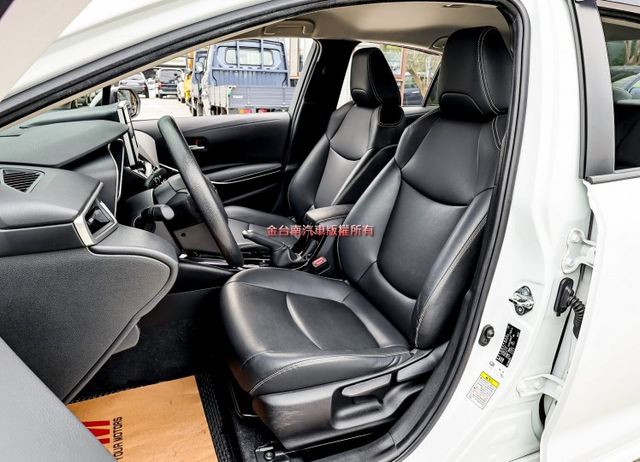 尊爵版✓一手車✓只跑3.7萬✓原鈑件✓原廠保養✓盲點✓iKEY✓恆溫✓九安✓ACC✓AEB✓車道維持✓  第8張相片