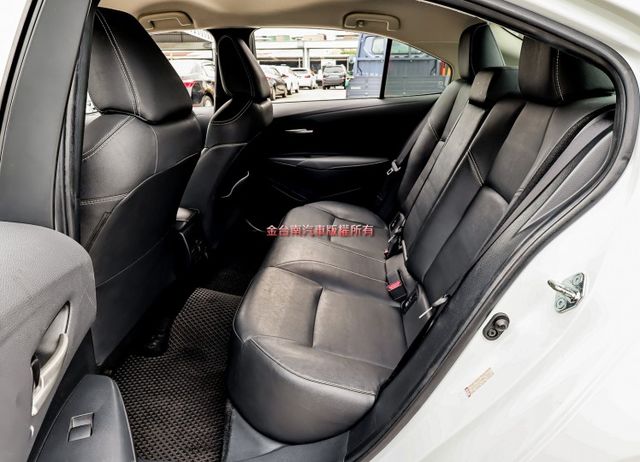 尊爵版✓一手車✓只跑3.7萬✓原鈑件✓原廠保養✓盲點✓iKEY✓恆溫✓九安✓ACC✓AEB✓車道維持✓  第9張相片