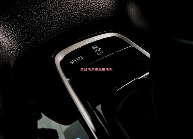 尊爵版✓一手車✓只跑3.7萬✓原鈑件✓原廠保養✓盲點✓iKEY✓恆溫✓九安✓ACC✓AEB✓車道維持✓  第17張相片