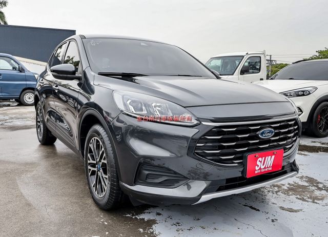 一手車✓只跑8千✓電動椅✓ACC✓AEB✓車道維持✓雙區恆溫✓車載系統✓可全貸✓不用殺價就很便宜✓  第4張相片