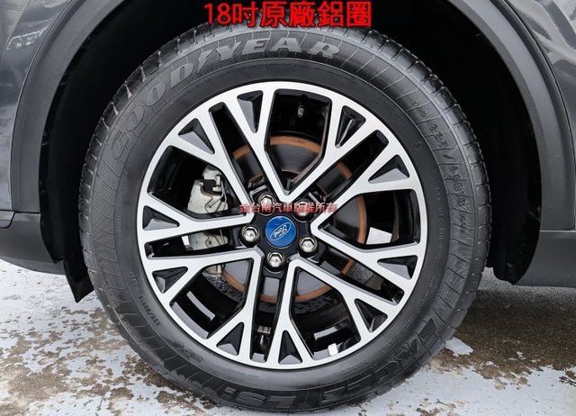 一手車✓只跑8千✓電動椅✓ACC✓AEB✓車道維持✓雙區恆溫✓車載系統✓可全貸✓不用殺價就很便宜✓  第8張相片