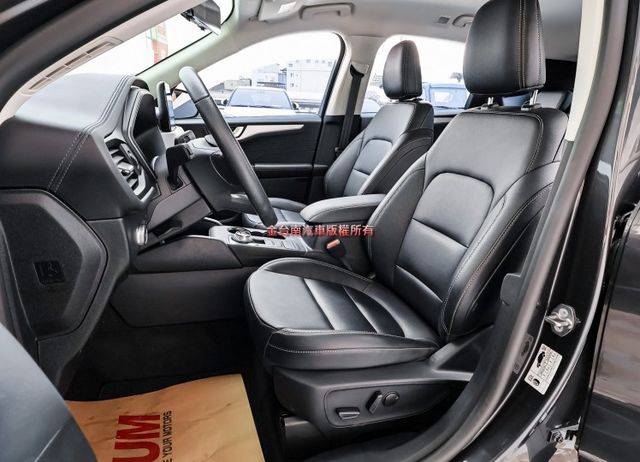 一手車✓只跑8千✓電動椅✓ACC✓AEB✓車道維持✓雙區恆溫✓車載系統✓可全貸✓不用殺價就很便宜✓  第9張相片