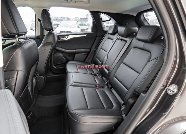 一手車✓只跑8千✓電動椅✓ACC✓AEB✓車道維持✓雙區恆溫✓車載系統✓可全貸✓不用殺價就很便宜✓  第10張相片