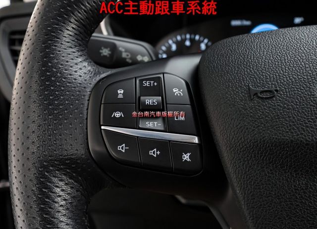 一手車✓只跑8千✓電動椅✓ACC✓AEB✓車道維持✓雙區恆溫✓車載系統✓可全貸✓不用殺價就很便宜✓  第13張相片