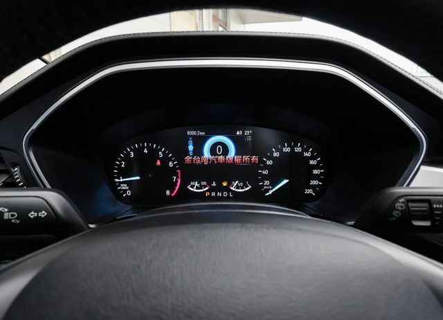 一手車✓只跑8千✓電動椅✓ACC✓AEB✓車道維持✓雙區恆溫✓車載系統✓可全貸✓不用殺價就很便宜✓  第14張相片