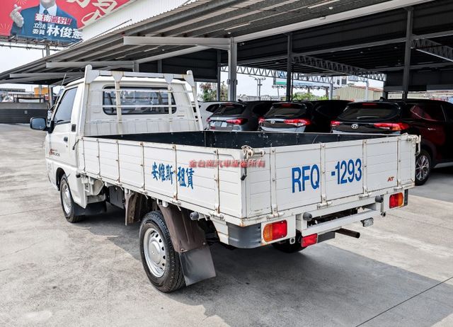 自排變速箱✓一手只跑2千✓原廠保固中✓衛星導航✓定速系統✓倒車顯影✓TCS✓全車原板件✓附全額發票✓可全貸✓  第2張相片