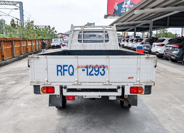 自排變速箱✓一手只跑2千✓原廠保固中✓衛星導航✓定速系統✓倒車顯影✓TCS✓全車原板件✓附全額發票✓可全貸✓  第3張相片