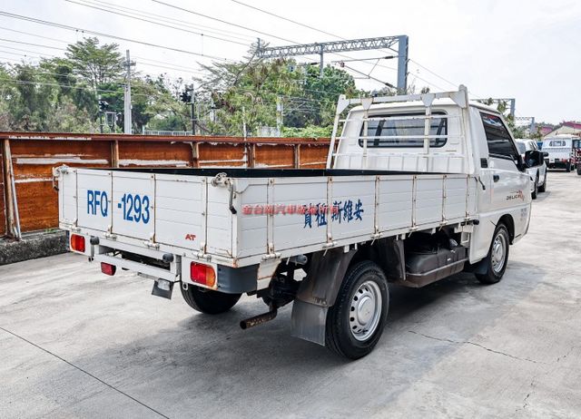 自排變速箱✓一手只跑2千✓原廠保固中✓衛星導航✓定速系統✓倒車顯影✓TCS✓全車原板件✓附全額發票✓可全貸✓  第4張相片