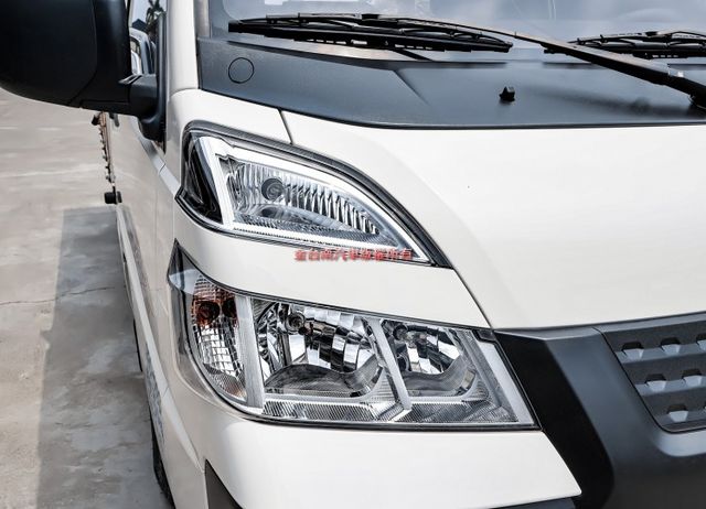 自排變速箱✓一手只跑2千✓原廠保固中✓衛星導航✓定速系統✓倒車顯影✓TCS✓全車原板件✓附全額發票✓可全貸✓  第7張相片