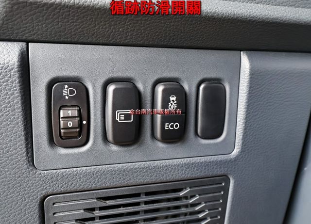 自排變速箱✓一手只跑2千✓原廠保固中✓衛星導航✓定速系統✓倒車顯影✓TCS✓全車原板件✓附全額發票✓可全貸✓  第10張相片