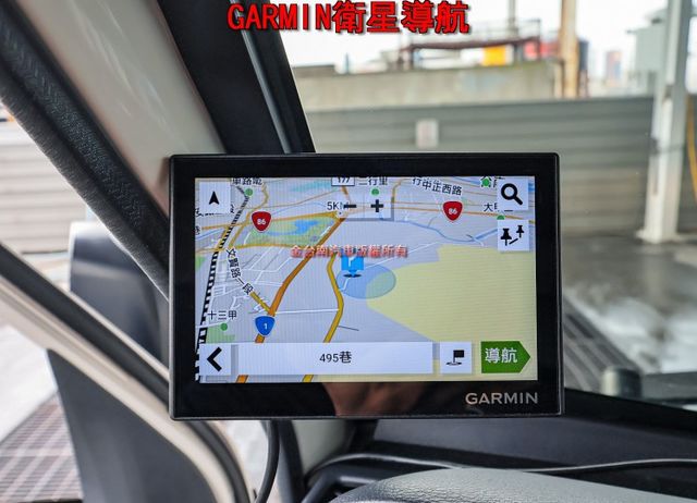 自排變速箱✓一手只跑2千✓原廠保固中✓衛星導航✓定速系統✓倒車顯影✓TCS✓全車原板件✓附全額發票✓可全貸✓  第11張相片