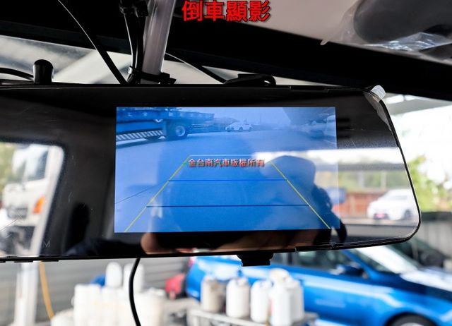 自排變速箱✓一手只跑2千✓原廠保固中✓衛星導航✓定速系統✓倒車顯影✓TCS✓全車原板件✓附全額發票✓可全貸✓  第15張相片