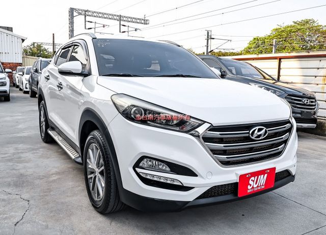 汽油時尚版✓原廠保養✓全車原板件✓車況超好✓電動椅✓影音系統✓iKEY✓雙區恆溫✓可全貸✓不用殺價就很便宜✓  第4張相片