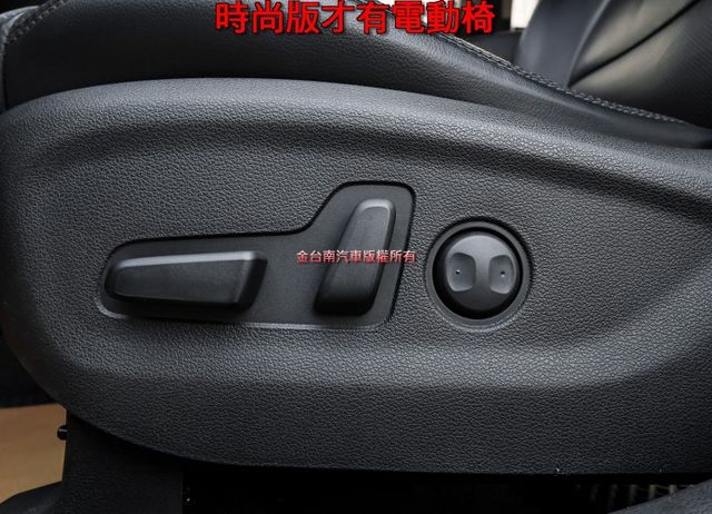 汽油時尚版✓原廠保養✓全車原板件✓車況超好✓電動椅✓影音系統✓iKEY✓雙區恆溫✓可全貸✓不用殺價就很便宜✓  第11張相片