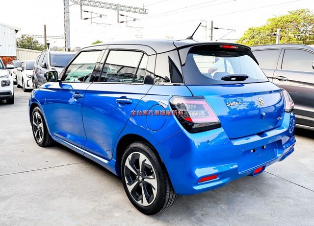 雙色黑頂✓大改版✓25年式25年領牌✓一手只跑2千5✓原板件✓ACC✓AEB✓車道維持✓車載系統✓恆溫✓iKEY✓  第2張相片