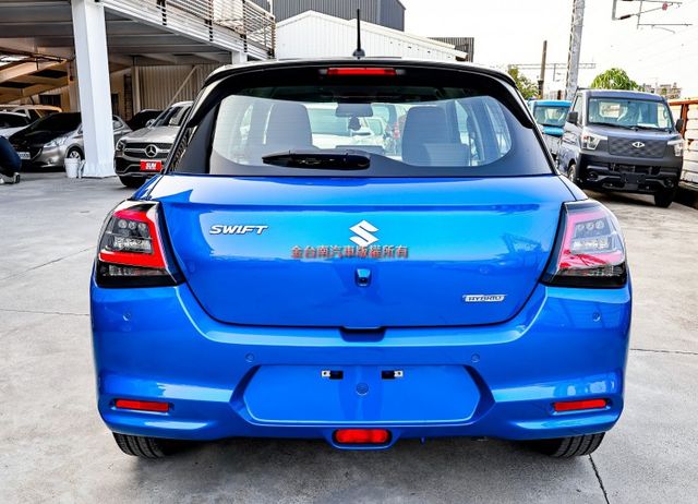 雙色黑頂✓大改版✓25年式25年領牌✓一手只跑2千5✓原板件✓ACC✓AEB✓車道維持✓車載系統✓恆溫✓iKEY✓  第3張相片