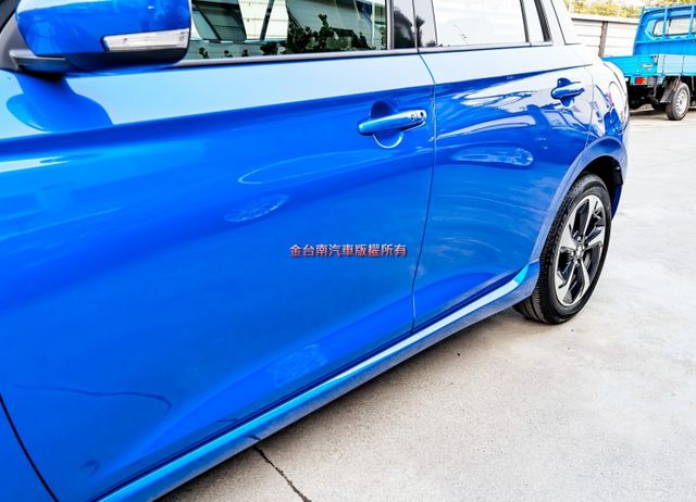 雙色黑頂✓大改版✓25年式25年領牌✓一手只跑2千5✓原板件✓ACC✓AEB✓車道維持✓車載系統✓恆溫✓iKEY✓  第7張相片