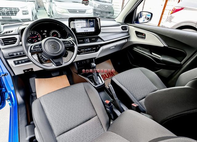 雙色黑頂✓大改版✓25年式25年領牌✓一手只跑2千5✓原板件✓ACC✓AEB✓車道維持✓車載系統✓恆溫✓iKEY✓  第11張相片