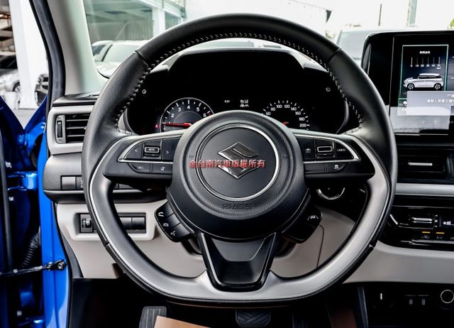 雙色黑頂✓大改版✓25年式25年領牌✓一手只跑2千5✓原板件✓ACC✓AEB✓車道維持✓車載系統✓恆溫✓iKEY✓  第13張相片