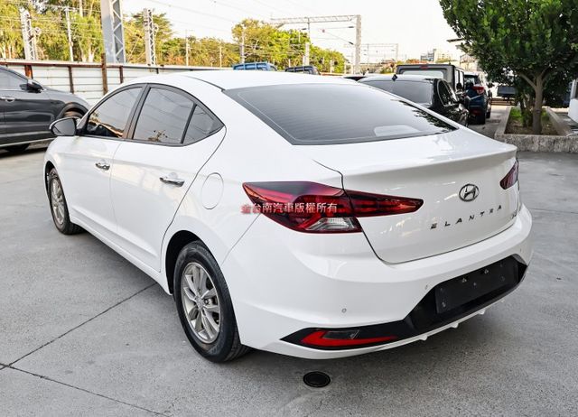 一手車✓只跑5.2萬✓里程保證✓原廠保養✓全車原板件✓TCS✓ABS✓全車六安✓可全貸✓代步通勤好選擇✓不用殺價就很便宜  第2張相片